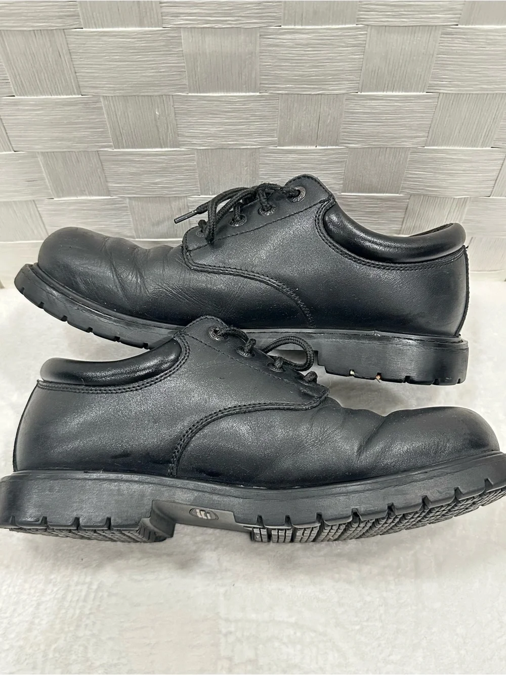 Skechers Work Relaxed Fit Slip Resistant Black Leather Shoes 9.5 Wide Width